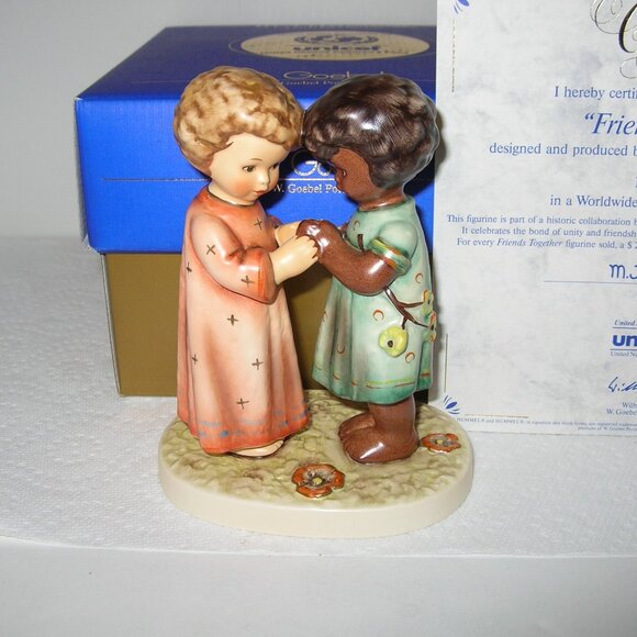 HUMMEL GOEBEL Figurine "FRIENDS TOGETHER" HUM #662/I TMK7 w/Box COA 6" Tall MINT